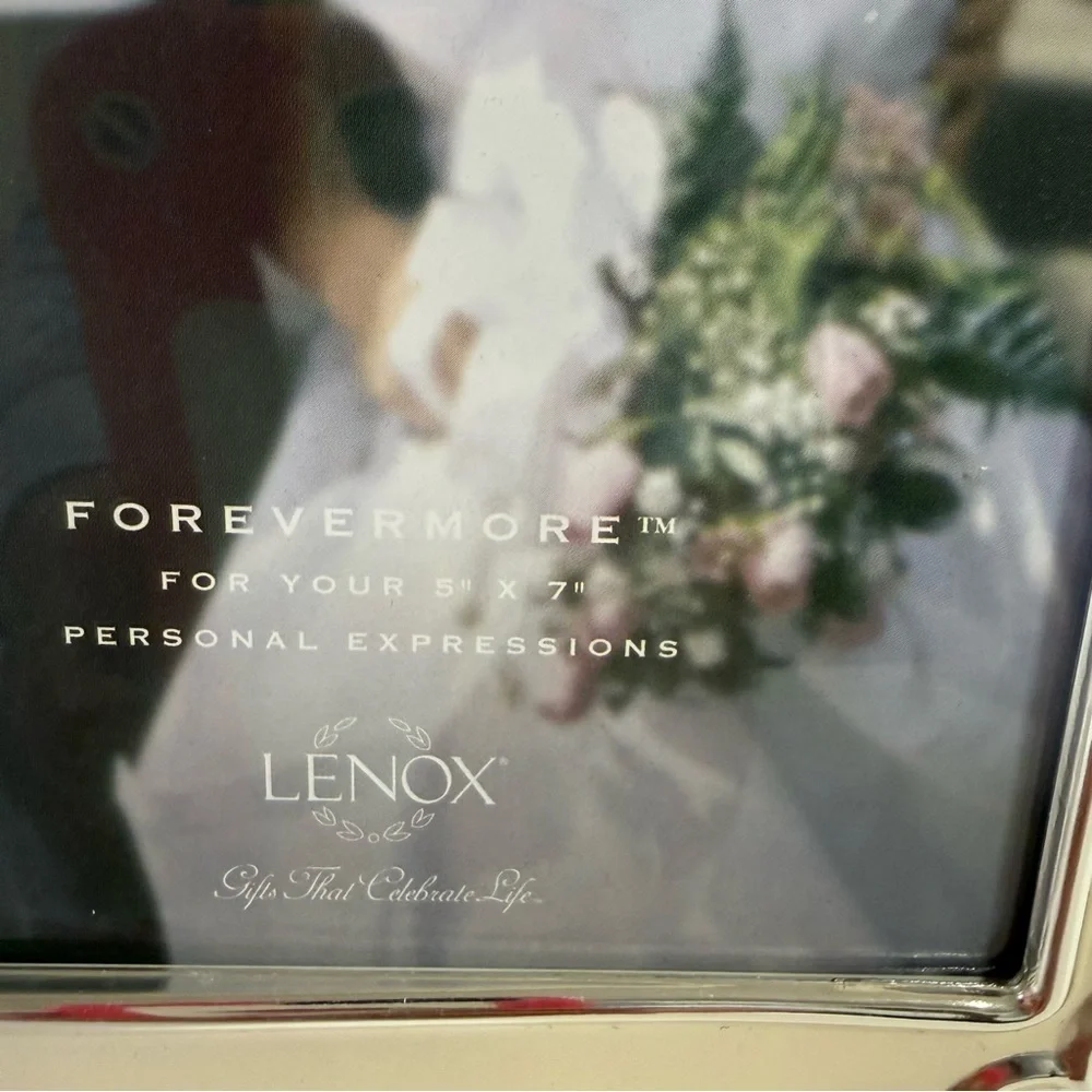 LENOX Forevermore Silverplated Picture Frame 5x7 Wedding Love Engagement